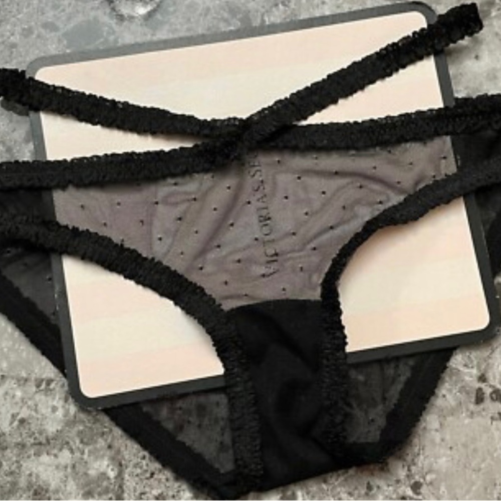 Victoria's Secret Black Lace sexy Panty size Large new with tags